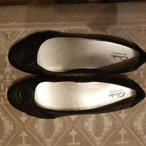Brand new clarks black flats